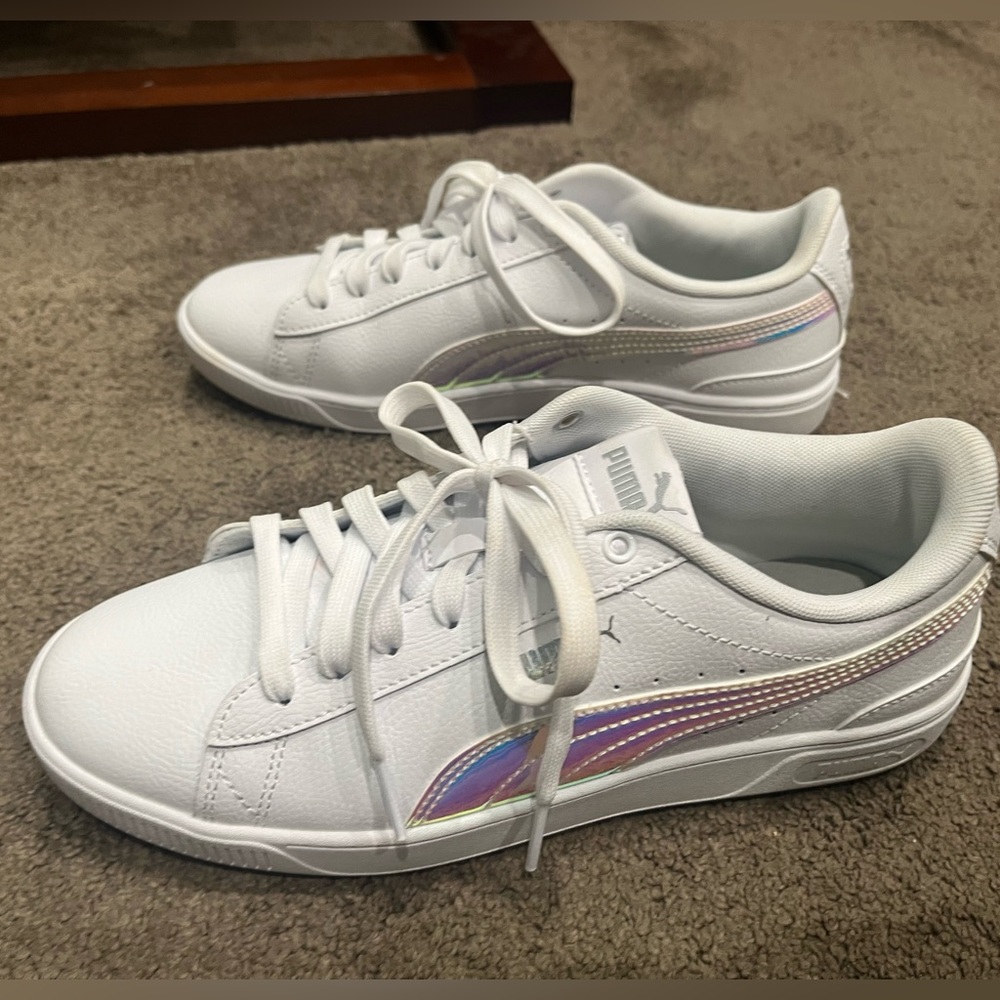 White trendy Puma shoes size 8
